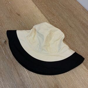 J.Crew Bucket Hat Cream Black Trim Cotton Size S/M Casual

Excellent Condition